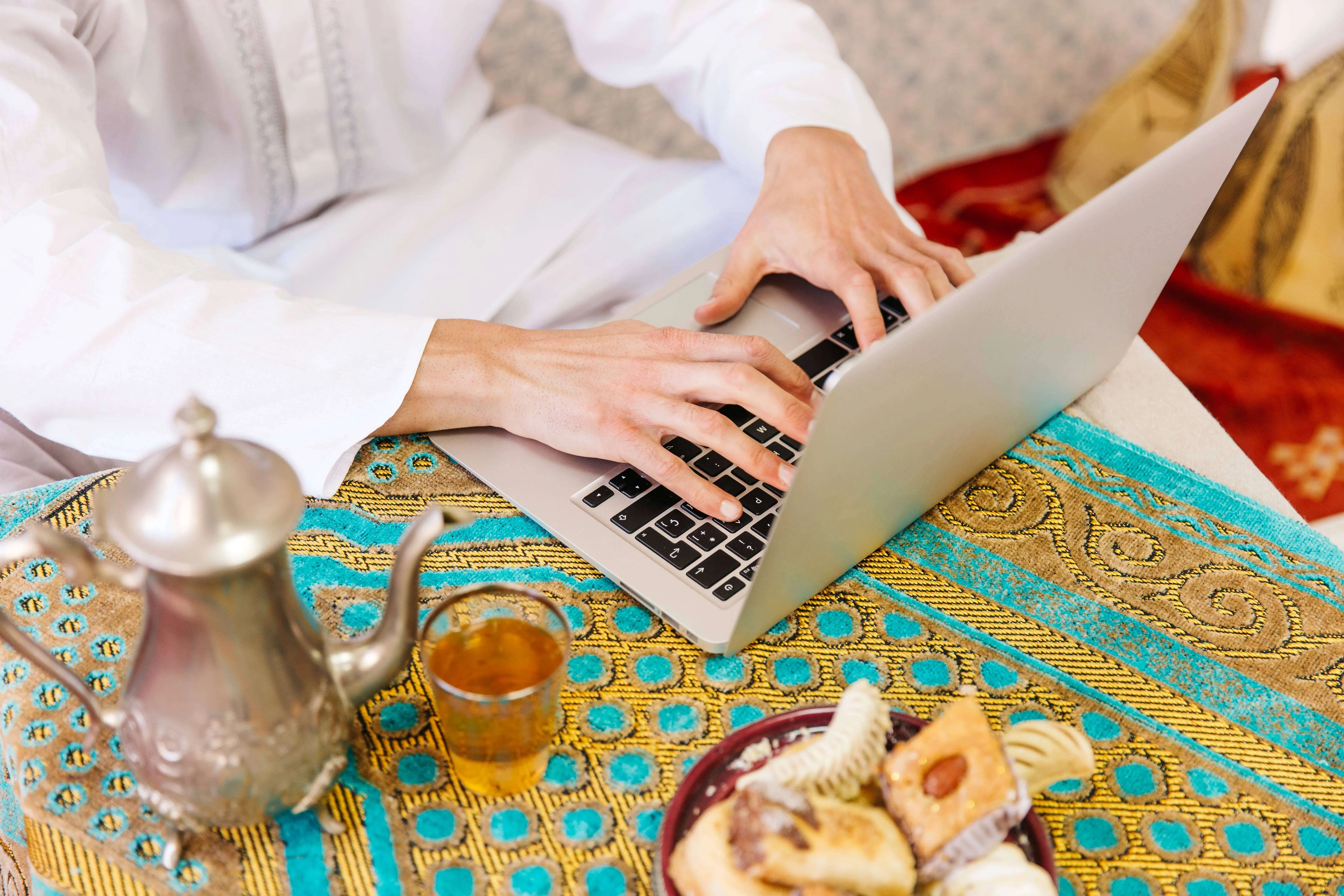 Orang bekerja dari rumah